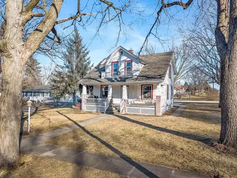 239 S Walnut St, Stillman Valley, IL 61084