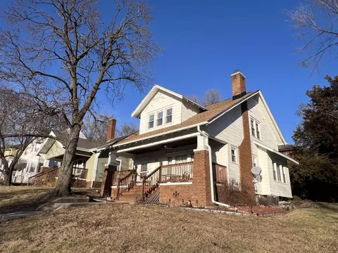 Exterior - 322 S Ottawa Ave, Dixon, IL 61021 photo 4 of 5