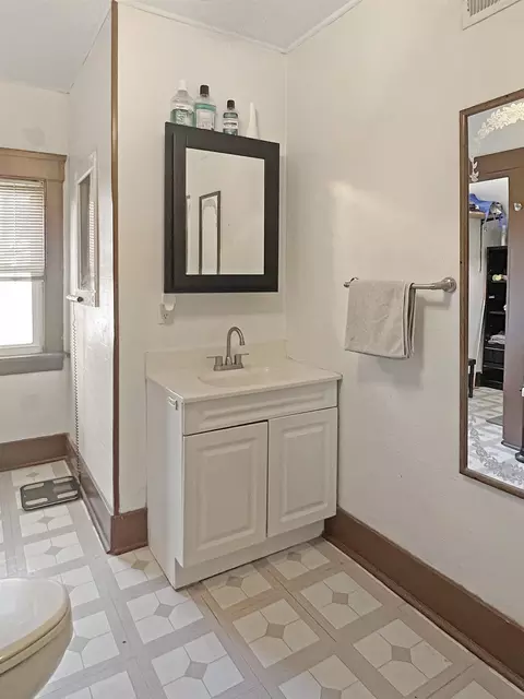 Bath - 322 S Ottawa Ave, Dixon, IL 61021 photo 1 of 3