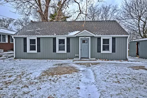 915 24th St, Rockford, IL 61108