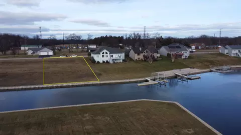 1229 Summerland Ky, Machesney Park, IL 61103
