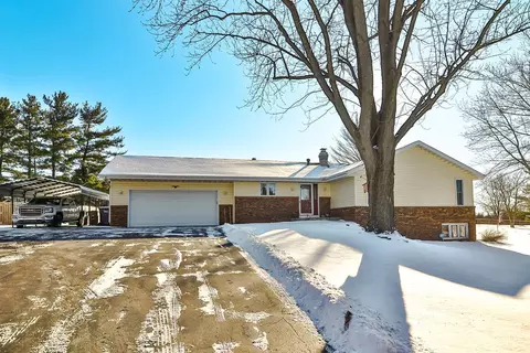 7575 Amy Ln, Roscoe, IL 61073