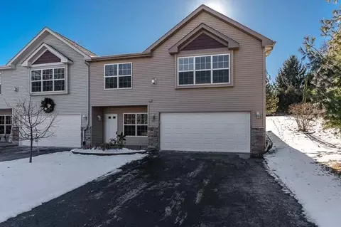 160 River Woods Ln, Rockton, IL 61072