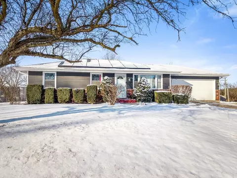 6268 Walnut Grove Rd, Loves Park, IL 61111