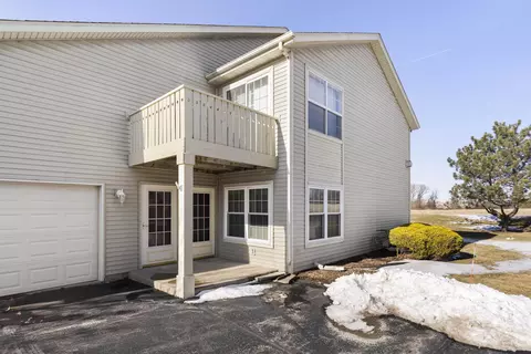7954 Royal Oaks Rd, Rockford, IL 61107