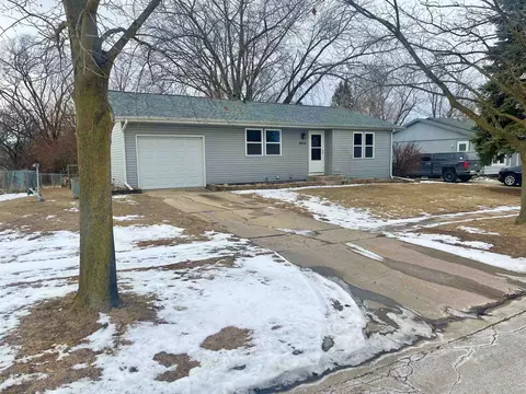 4644 Cromwell Ln, Loves Park, IL 61111