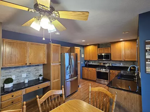 5570 Hodges Run, Roscoe, IL 61073 photo 10