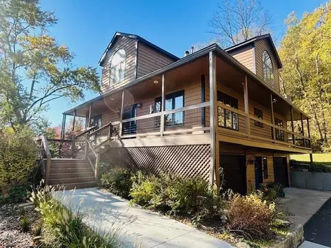 17 Sundance Trl, Galena, IL 61036