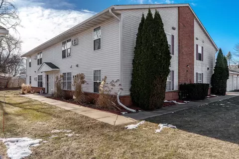 1061 Minns Dr, Machesney Park, IL 61115