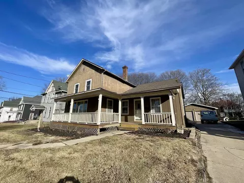 1103 S Oak, Freeport, IL 61032