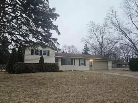 8405 Scott Ln, Machesney Park, IL 61115