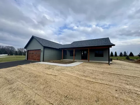 532 Heritage Dr, Stillman Valley, IL 61084