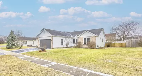 1627 Fox Field Dr, Belvidere, IL 61008