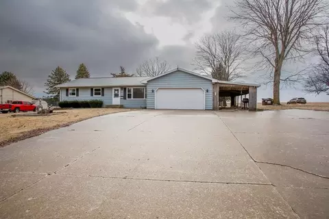 241 E South St, Dakota, IL 61018