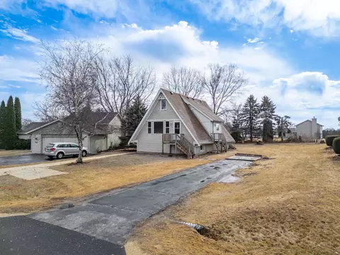 208 Tamarack Hollow Sw St, Poplar Grove, IL 61065