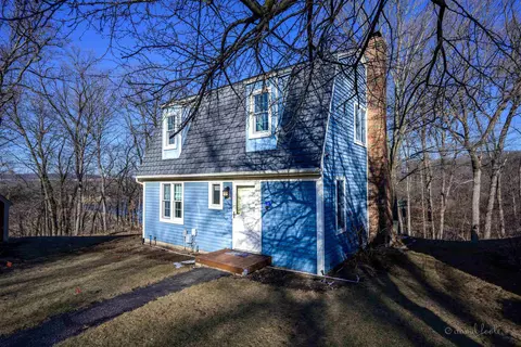 29 Thatcher Ln, Galena, IL 61036