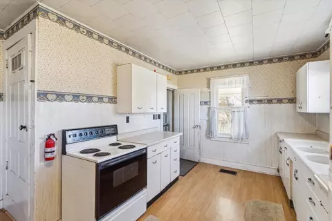 904 E Webb St, Davis, IL 61019 photo 6