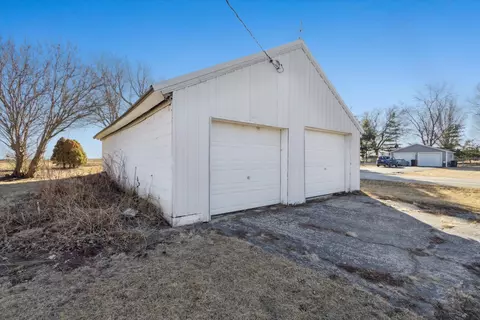 904 E Webb St, Davis, IL 61019 photo 24