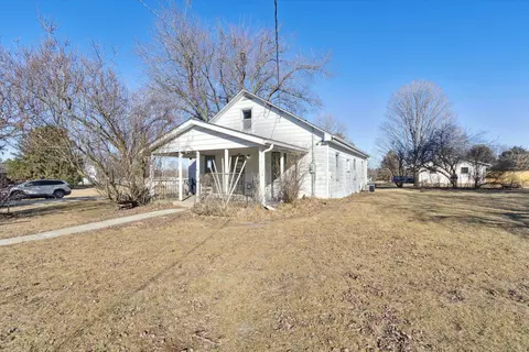 904 E Webb St, Davis, IL 61019 photo 2