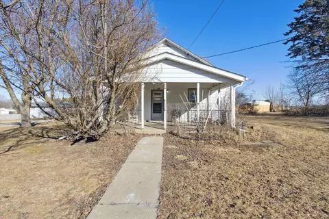 904 E Webb St, Davis, IL 61019 photo 3