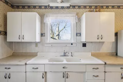 904 E Webb St, Davis, IL 61019 photo 7
