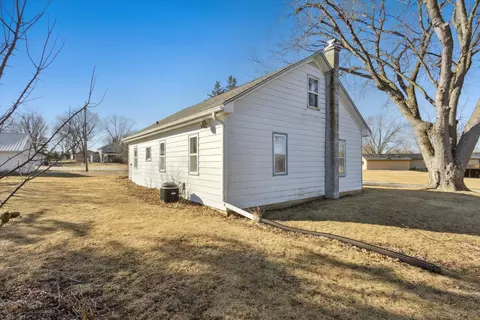 904 E Webb St, Davis, IL 61019 photo 26