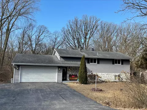 5238 Lake Crest Rd, Caledonia, IL 61011