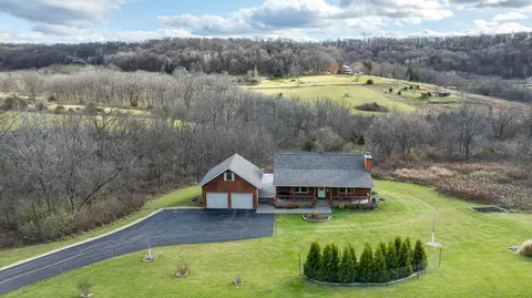 31 Shenandoah Dr, Galena, IL 61036