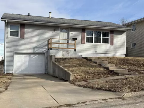 225 N Bellaire Street St, Freeport, IL 61032