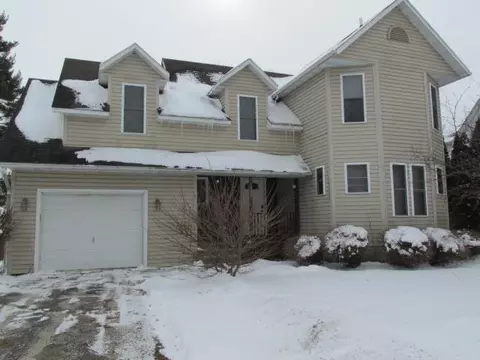847 W Chestnut St, Freeport, IL 61032