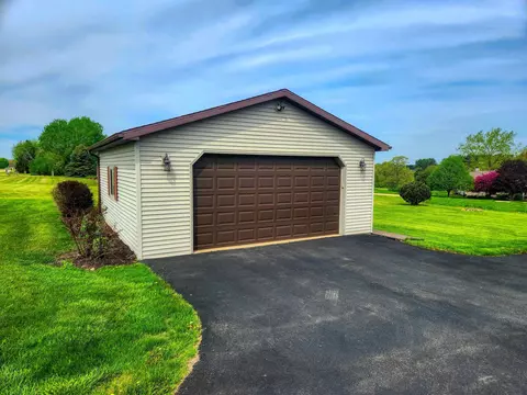 Exterior - 1-13 Grandview Dr, Lanark, IL 61046 photo 4 of 4