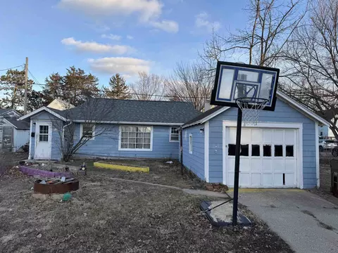 607 Blackhawk Blvd, South Beloit, IL 61080