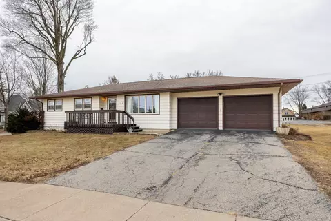 232 E Benton Ave, Stockton, IL 61085