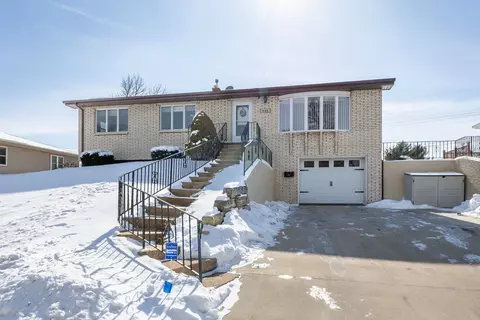 546 Peach St, East Dubuque, IL 61025