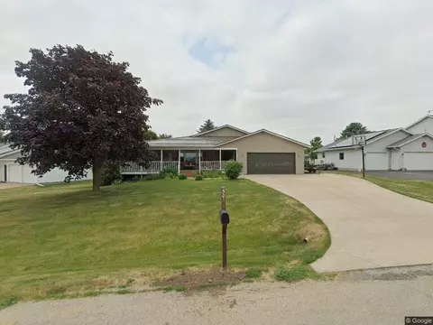 301 Dori Dr, Pearl City, IL 61062