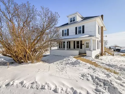 8435 E Stagecoach Trl, Warren, IL 61087 photo 2