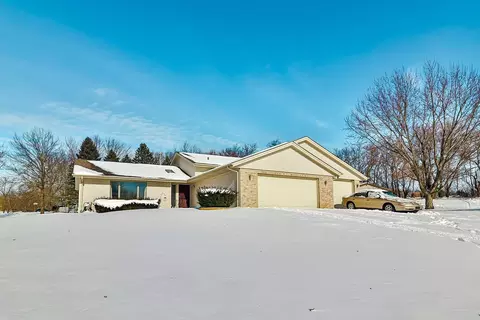 9415 Sagewood Dr, Roscoe, IL 61073