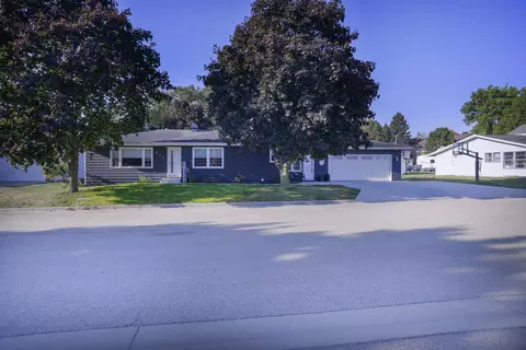 317 Bank St, Lena, IL 61048