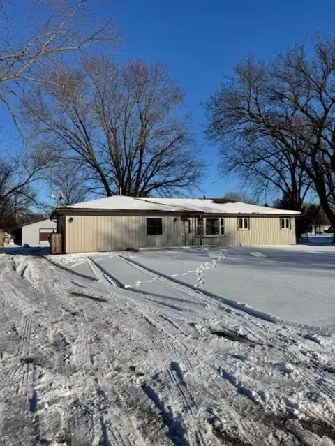 8305 Cameo Dr, Machesney Park, IL 61115