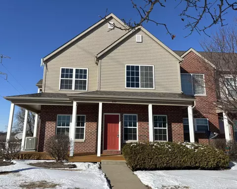 659 Stonegate Dr, Sycamore, IL 60178