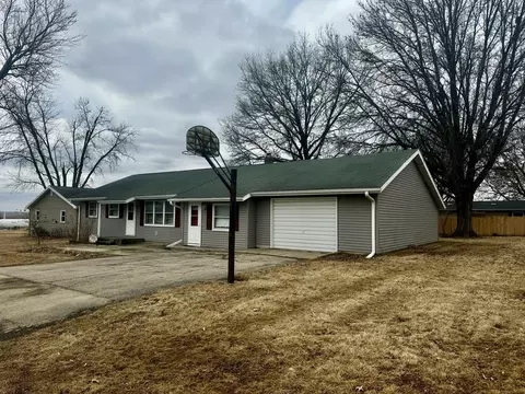 528 Hill St, Lanark, IL 61046