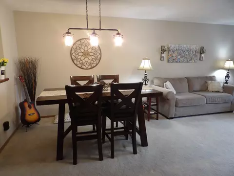 2902 Acorn Dr, Freeport, IL 61032 photo 9