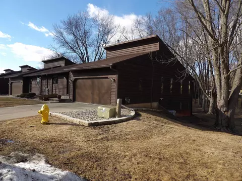 2902 Acorn Dr, Freeport, IL 61032 photo 2