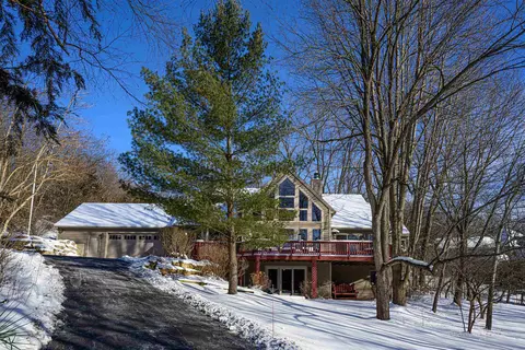 16 Long Creek Ln, Galena, IL 61036