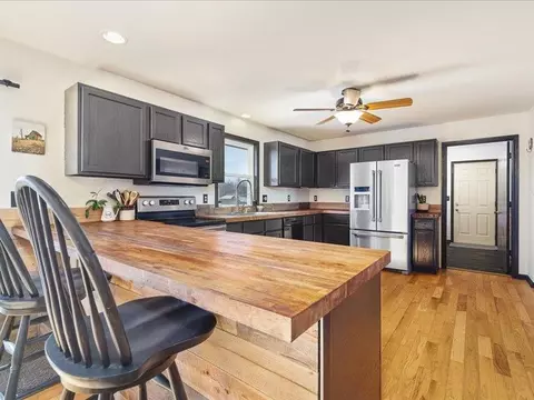 Kitchen - 91141 Melugins Grv, Compton, IL 61318 photo 2 of 5
