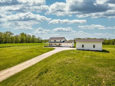 Exterior - 91141 Melugins Grv, Compton, IL 61318 photo 12 of 16