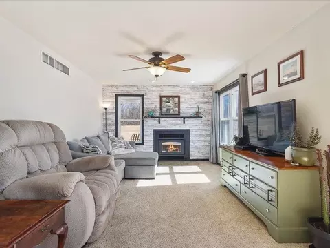 Living - 91141 Melugins Grv, Compton, IL 61318 photo 2 of 2