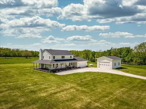 Exterior - 91141 Melugins Grv, Compton, IL 61318 photo 2 of 16