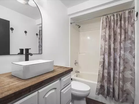 Bath - 91141 Melugins Grv, Compton, IL 61318 photo 5 of 5