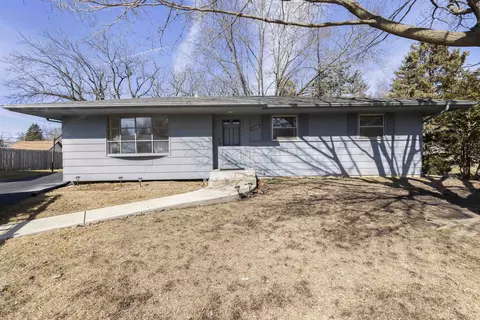 1319 Charlotte Ct, Rockford, IL 61108